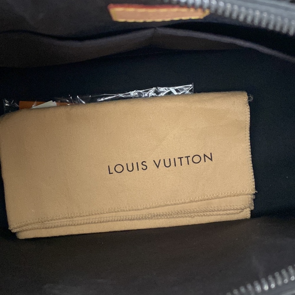 Sold🖤 Louis Vuitton Alma PM Magnetique - Picture 5 of 16